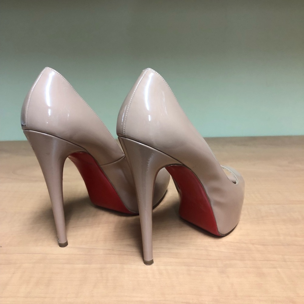 Christian Louboutin nude  New Very Prive 100 mm